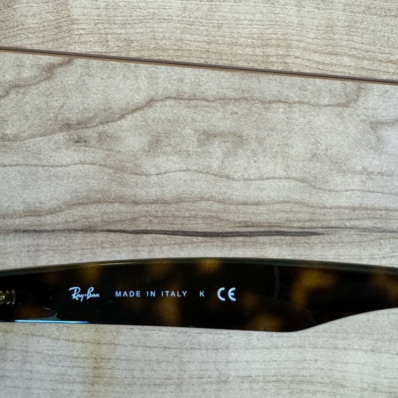 Ray-Ban RB2132 NEW WAYFARER CLASSIC with case & cloth 52-18 - Picture 3 of 5